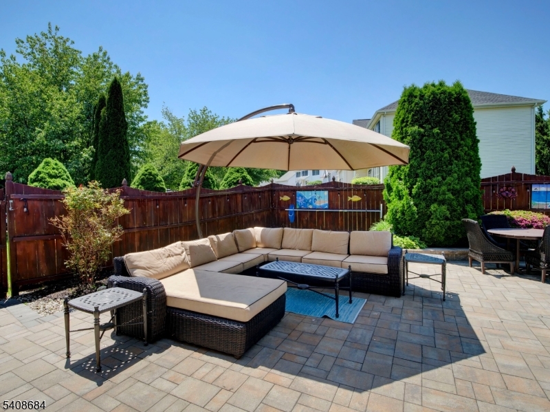 POETS PEAK - Residential