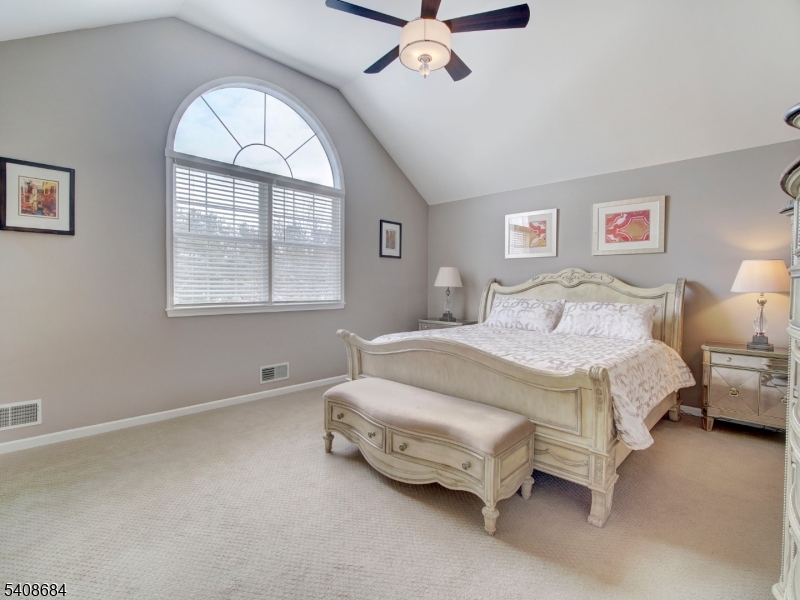 POETS PEAK - Residential