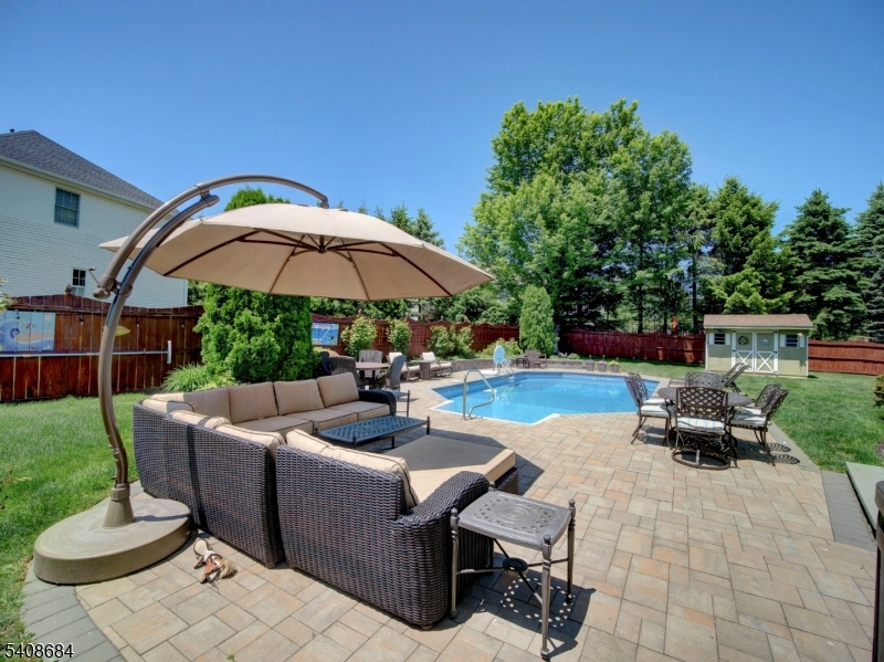 POETS PEAK - Residential