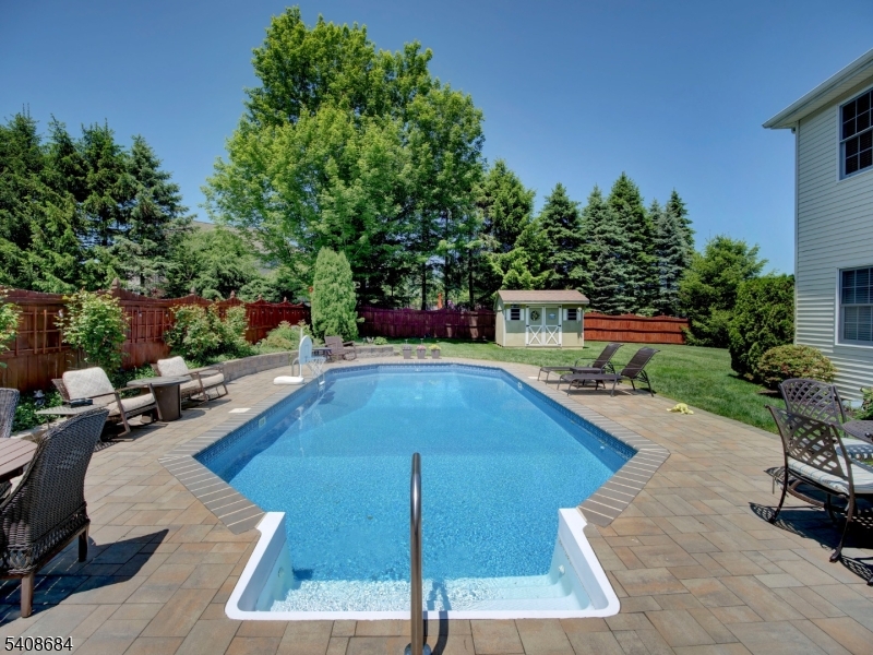 POETS PEAK - Residential