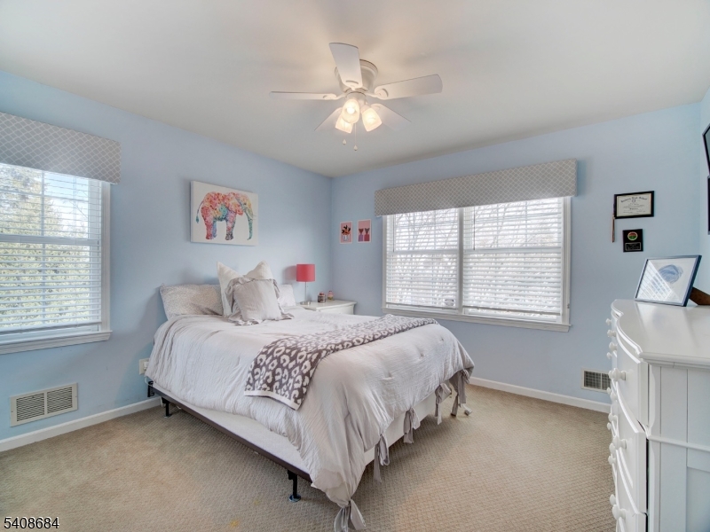 POETS PEAK - Residential