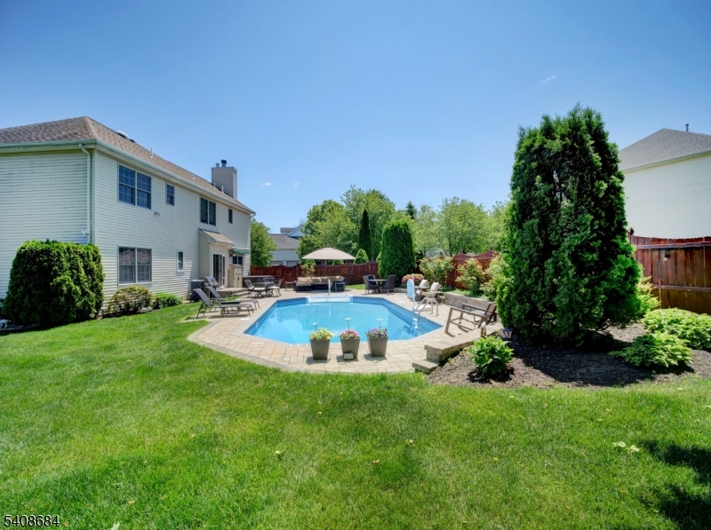 POETS PEAK - Residential