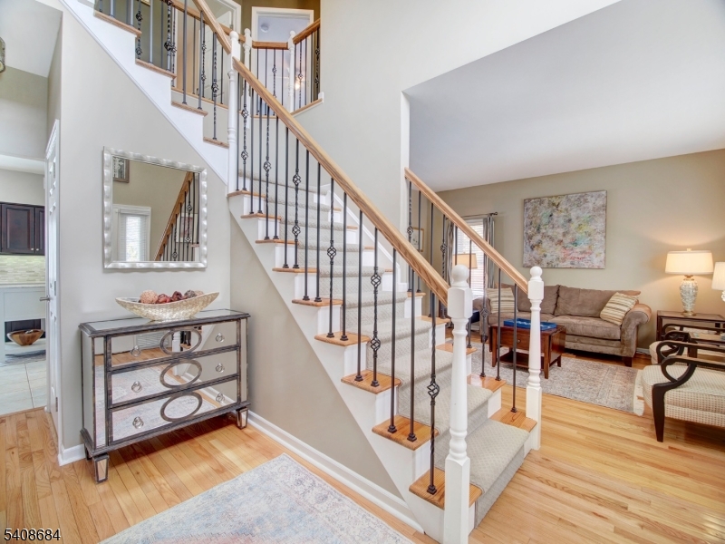 POETS PEAK - Residential