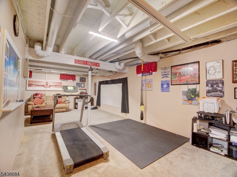 POETS PEAK - Residential