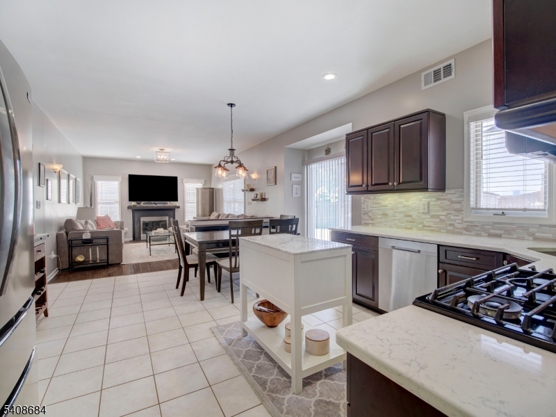 POETS PEAK - Residential