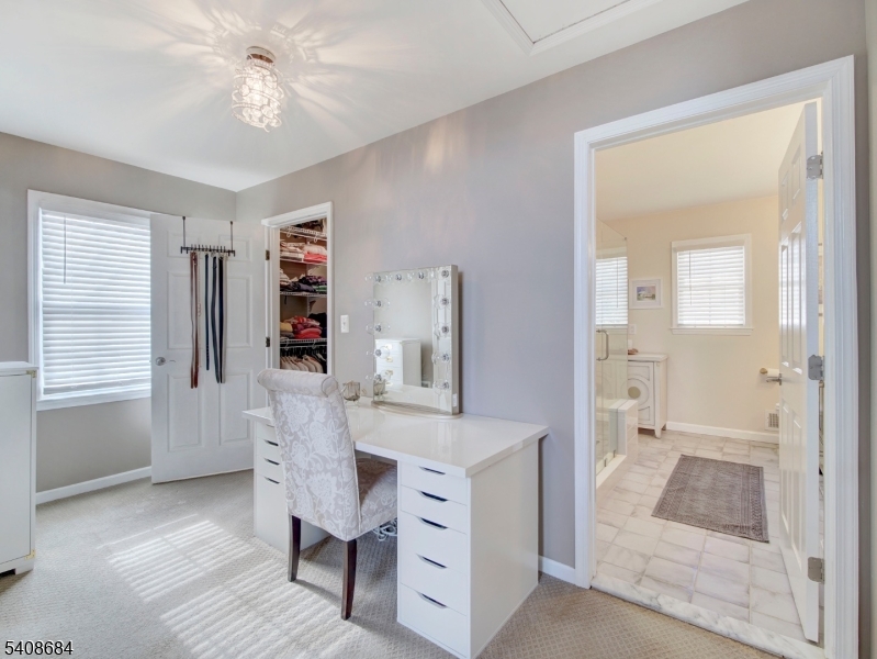 POETS PEAK - Residential