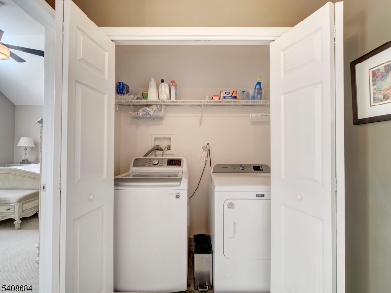 POETS PEAK - Residential