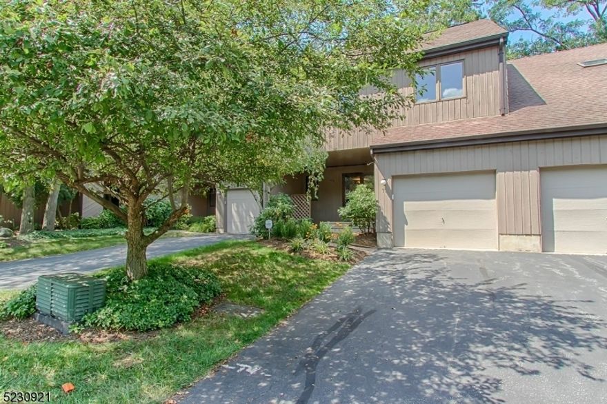 Gorgeous updated 3 bedroom, 2.1 bath townhouse in desirable Windmill Pond. Beautiful new kitchen, hardwood floors, master bath & open floor plan. Close to town, transportation, & restaurants.