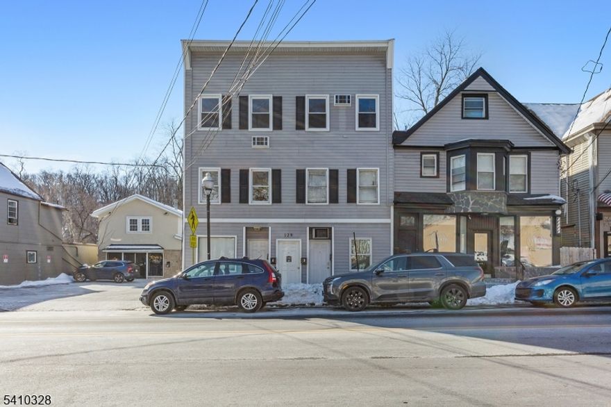 Freshly renovated 2-bedroom Bloomingdale retreat on the 3rd floor of a classic walk-up.Sleek modern kitchen with stainless steel appliances & granite counters, bright open layout, spacious bedrooms with ample closets, updated bath. Rare private 1 car parking included!Soaring 10-foot ceilings create an airy, expansive feel with abundant natural light.Steps to top cafes, shops & transit in historic Bloomingdale. Turnkey show today!