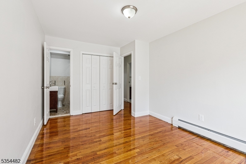 Jersey City, New Jersey 07307, United States, 3 Bedrooms Bedrooms, ,2 BathroomsBathrooms,Residential,Active,119579