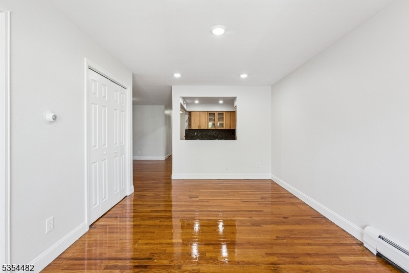 Jersey City, New Jersey 07307, United States, 3 Bedrooms Bedrooms, ,2 BathroomsBathrooms,Residential,Active,119579