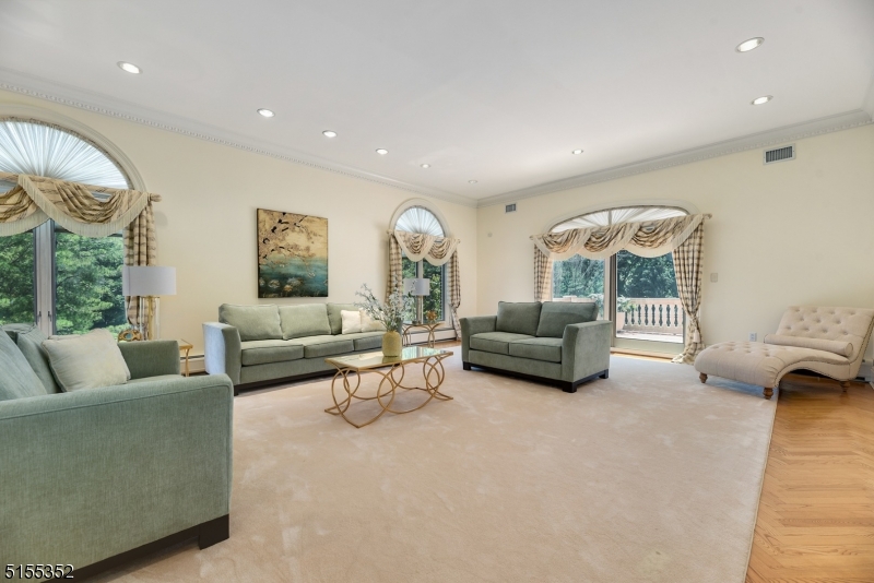 COUNTRY CLUB ESTATES - Residential