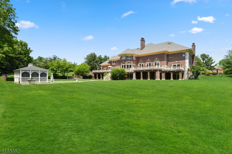 COUNTRY CLUB ESTATES - Residential