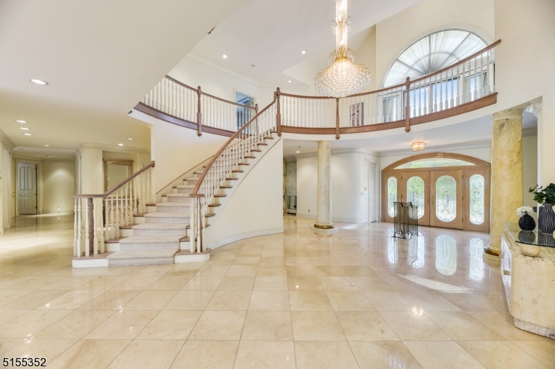 COUNTRY CLUB ESTATES - Residential