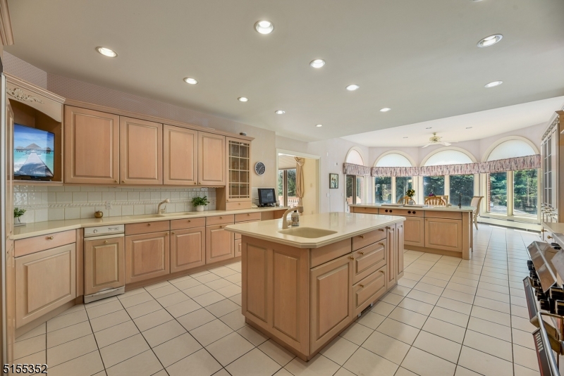 COUNTRY CLUB ESTATES - Residential