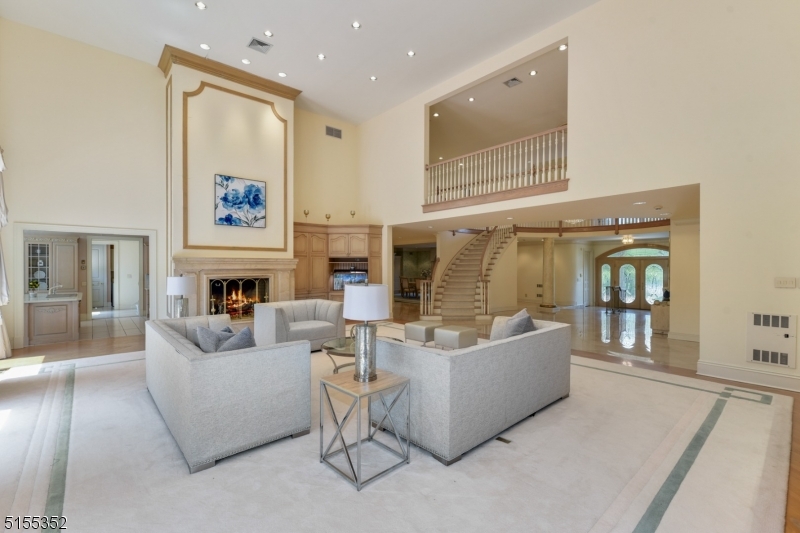 COUNTRY CLUB ESTATES - Residential