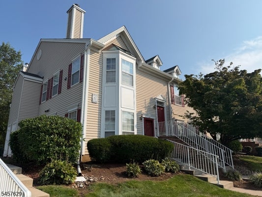 30 COLUMBUS DR, FRANKLIN PARK, NJ 08823 - Image 0bad5458e72a2fc37d48e138aa28fb3b/3920726048