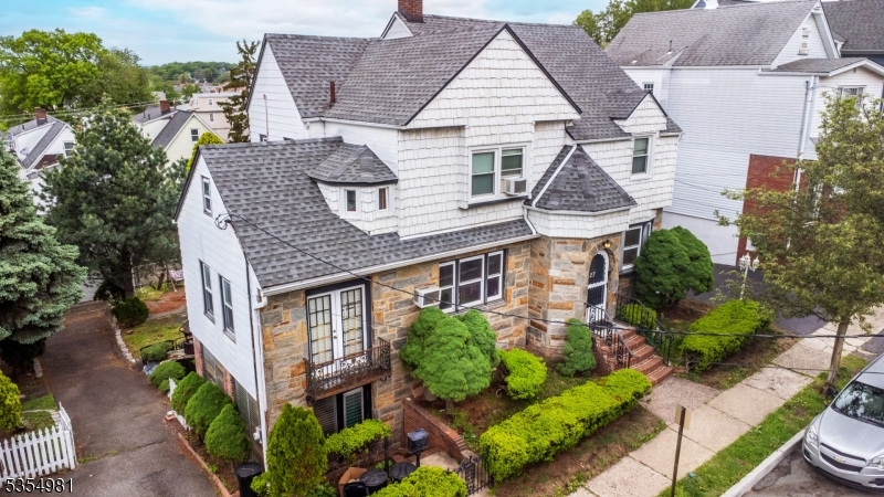 27 Dewey St