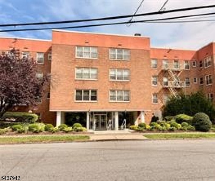Photo 1 of 4 — 88 Clinton Pl, Hackensack City, NJ 07601