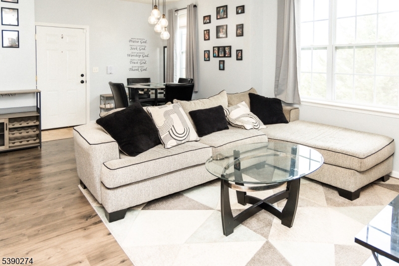 VAN HOUTEN MANOR - Residential