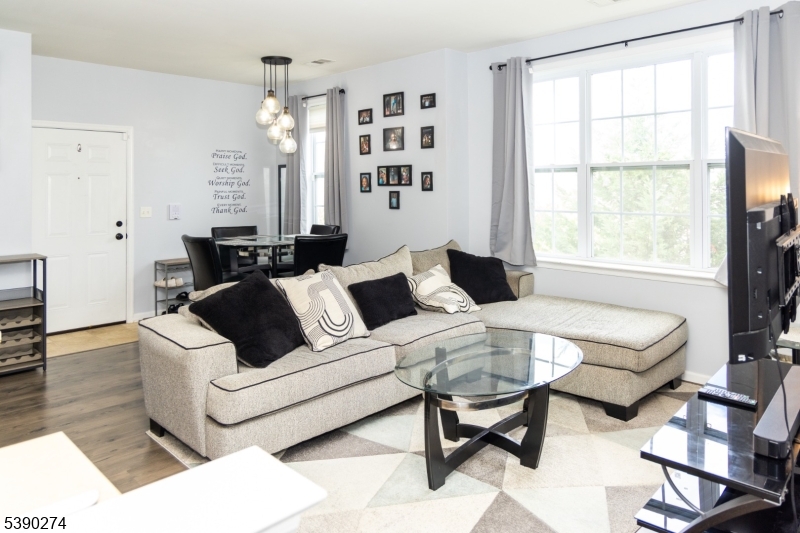 VAN HOUTEN MANOR - Residential