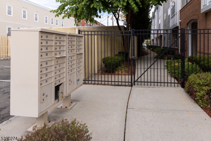 VAN HOUTEN MANOR - Residential