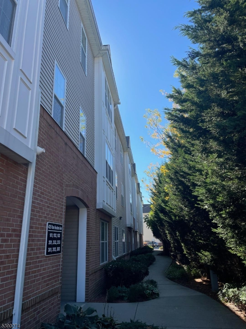 VAN HOUTEN MANOR - Residential