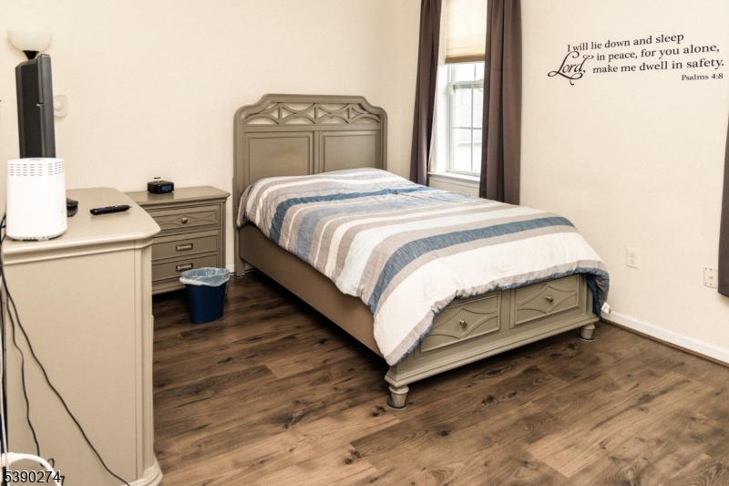 VAN HOUTEN MANOR - Residential