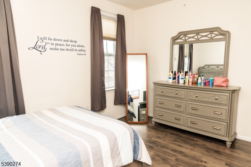 VAN HOUTEN MANOR - Residential