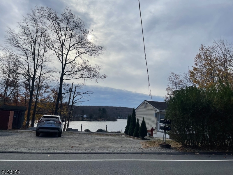 Upper greenwood lake - Land