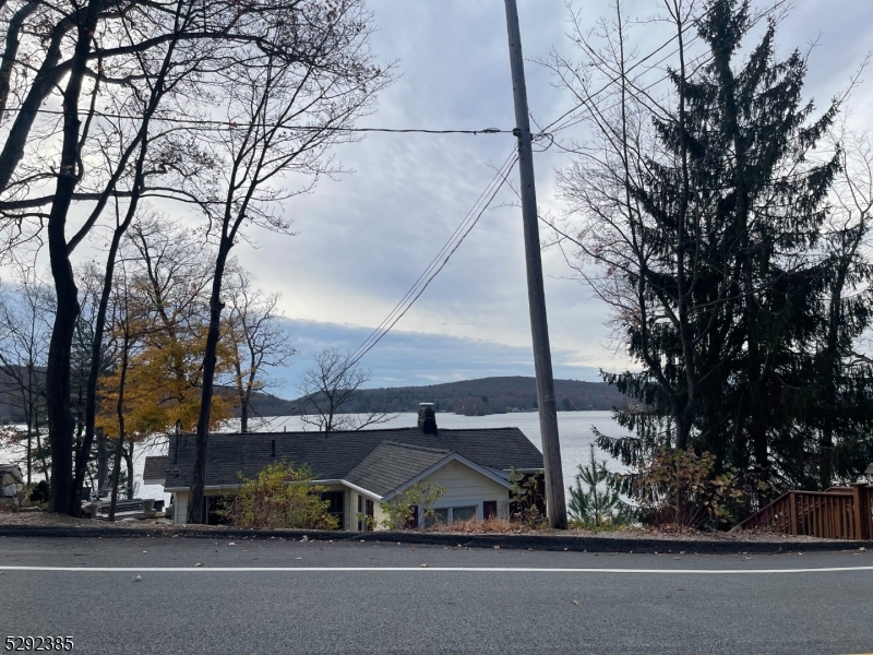 Upper greenwood lake - Land