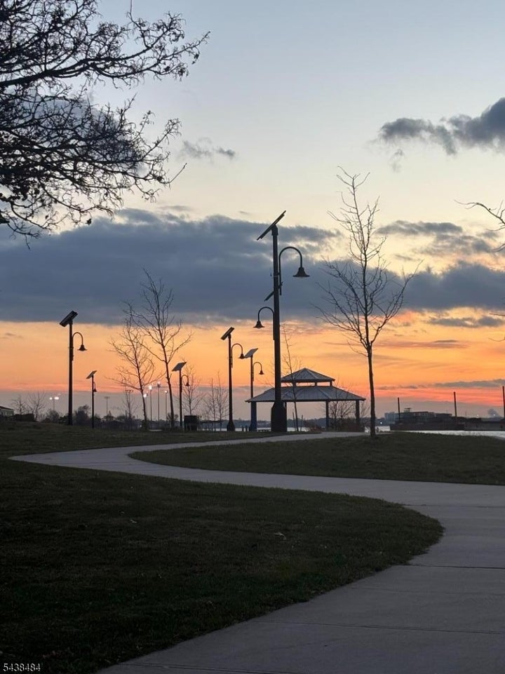 Photo 1 of 15 — 191 W 24Th St D5, Bayonne City, NJ 07002