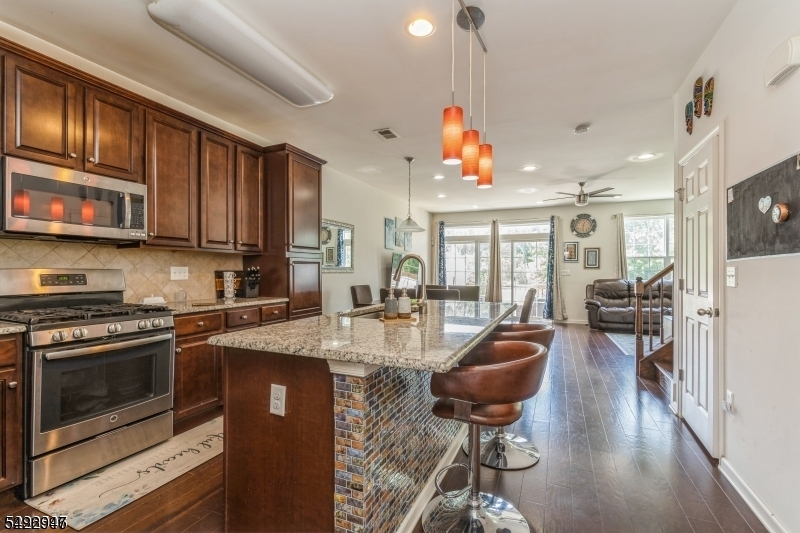 MONTGOMERY RIDGE - Residential