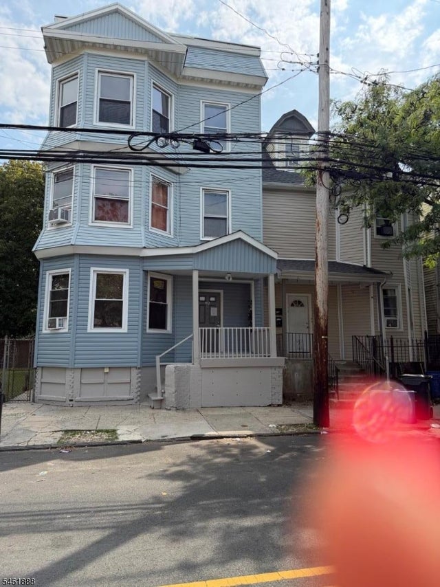92 S 8Th St