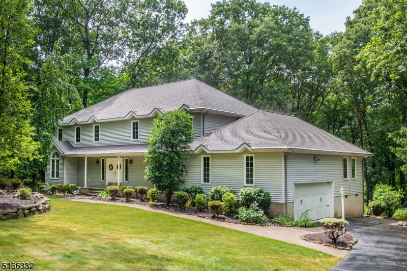 Round Hill Manor - Residential