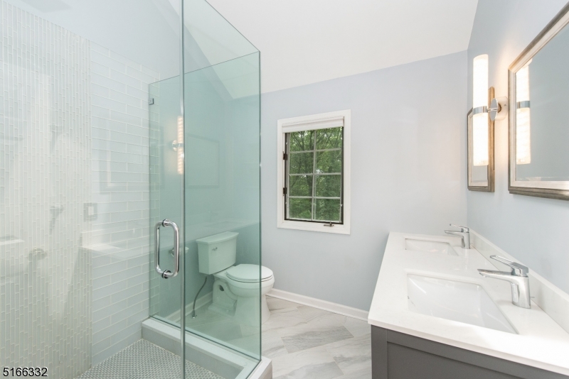 Round Hill Manor - Residential