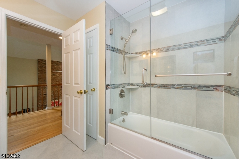 Round Hill Manor - Residential