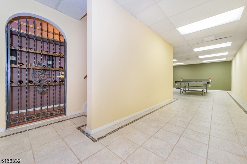 Round Hill Manor - Residential