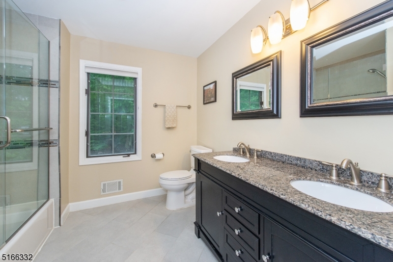 Round Hill Manor - Residential