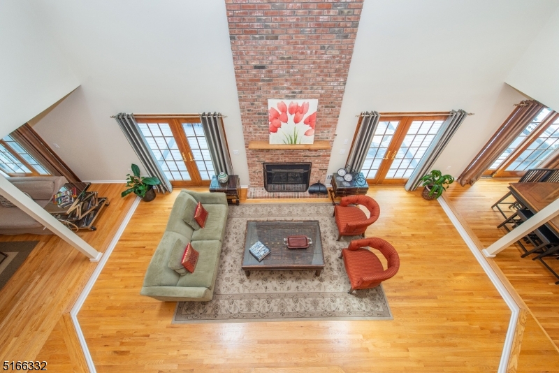 Round Hill Manor - Residential