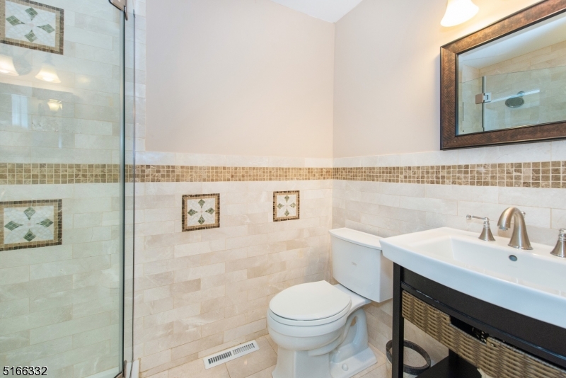 Round Hill Manor - Residential