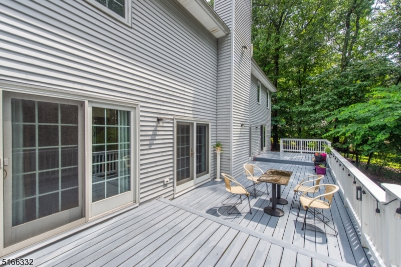 Round Hill Manor - Residential