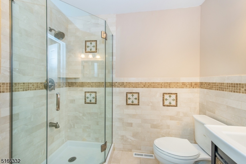 Round Hill Manor - Residential