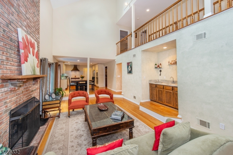 Round Hill Manor - Residential