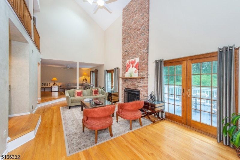 Round Hill Manor - Residential