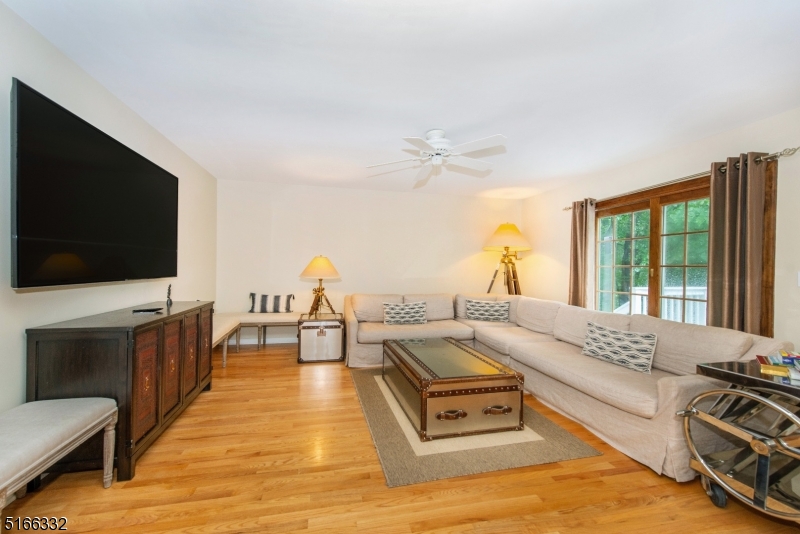 Round Hill Manor - Residential