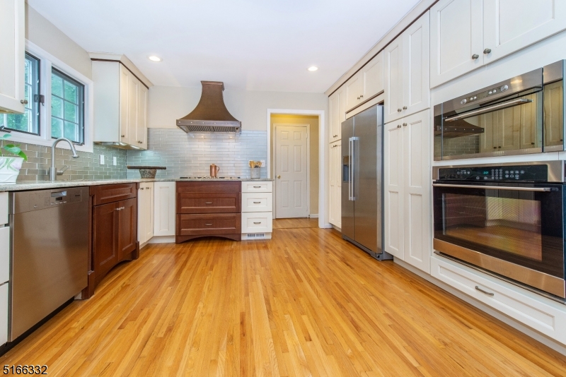 Round Hill Manor - Residential