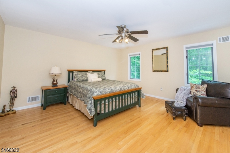 Round Hill Manor - Residential