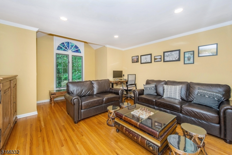 Round Hill Manor - Residential