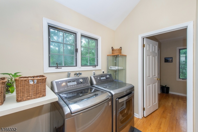 Round Hill Manor - Residential